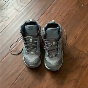 KEEN women’s hiking boots